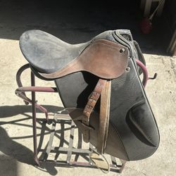 English Saddle 