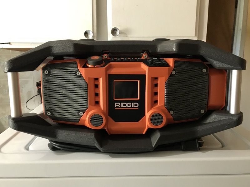 Ridgid R84083 x4 18V Jobsite Radio ShockMount Technology