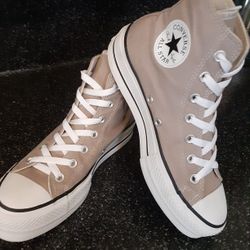 Converse Platform womens 8 Like new 
