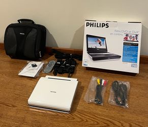 Philips PET824 Portable DVD Player Set + Case & Accessories
