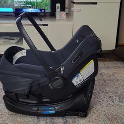 Nuna car seat with base and inserts