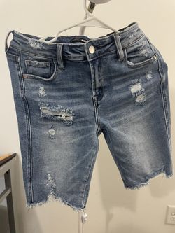 Fashion Nova. Denim bermuda. Size 7. Never worn. With tag.