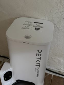 Petkit single feeding machine with camera