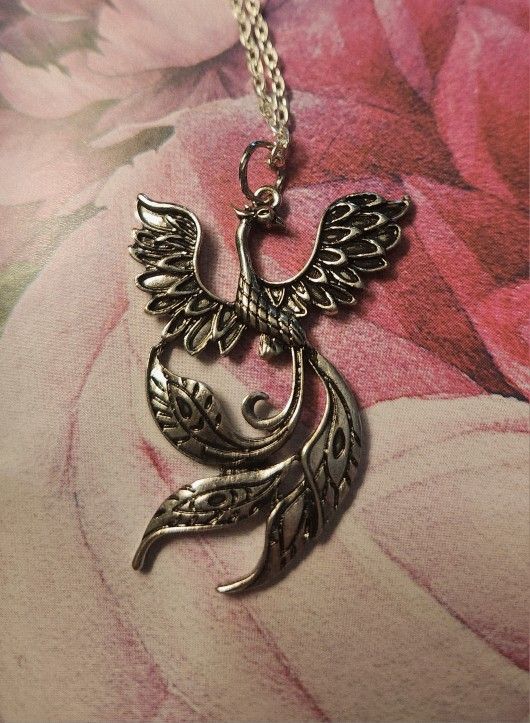 Lovely New Phoenix Pendant Necklace