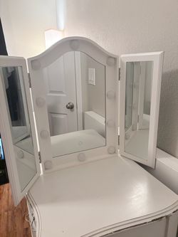 Vanity mirror