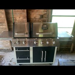 Practically New Grill. (4 Burner Grill With 2 Burner Griddle)