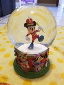 Mickey mouse snow globe