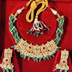 Emerald Royal Kundan Necklace Set