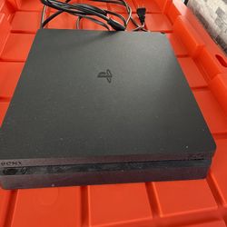 Ps4 with two controllers (slightly used 0 drift stick)