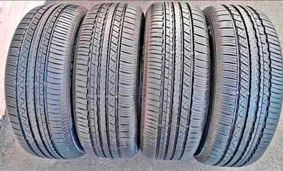 225 55 18 Falken tires Con 80% de Vida Las 4