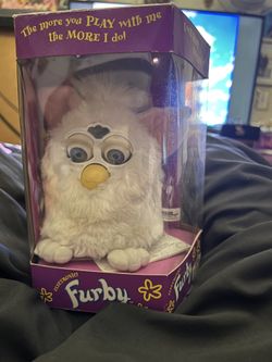 Vintage Furby 1998 “. WHITE”.  Original