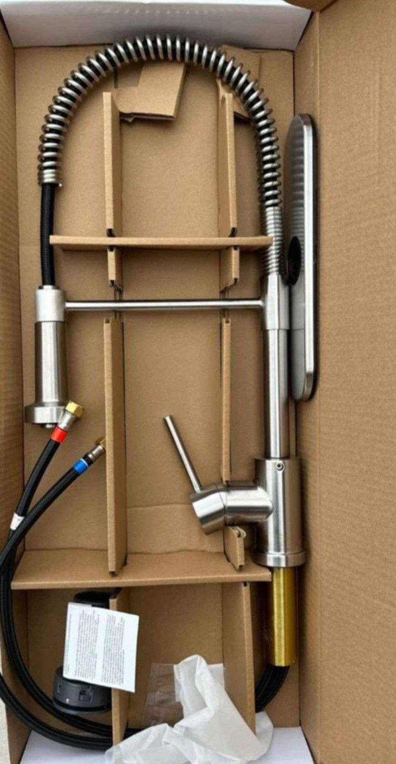 Llaves De Cocina Nuevas Seasons® Westwind Single Handle Kitchen Faucet, Pull Down Spray, 1.8gpm