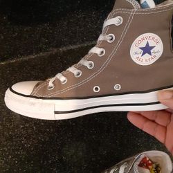 Converse womens 6 Great Condition 
