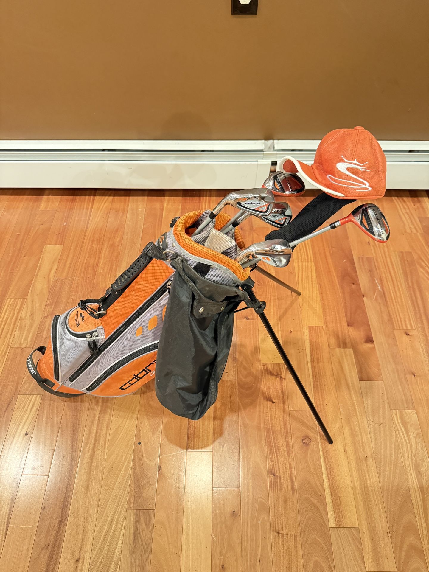 Cobra Go Time Junior Rickie Fowler 6 Golf Clubs w/Stand Bag- LH