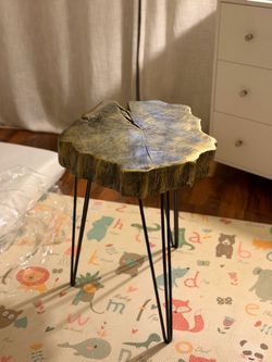 Metal corner table