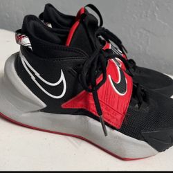 Nike Future Court 3 – Black/Red/White – Youth Size 5 – Lightly Used