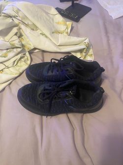 Men’s tennis shoes size 10.5