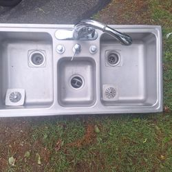 TRIPLE STAINLESS STEEL SINK.