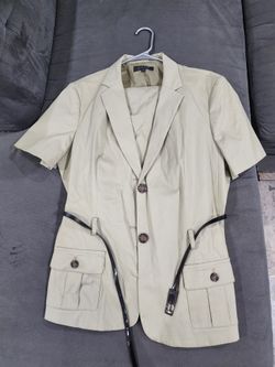 NEW Emily Women’s 2-Piece Suit Set – Blazer + Skirt ✨
Brand new with tags (never worn).