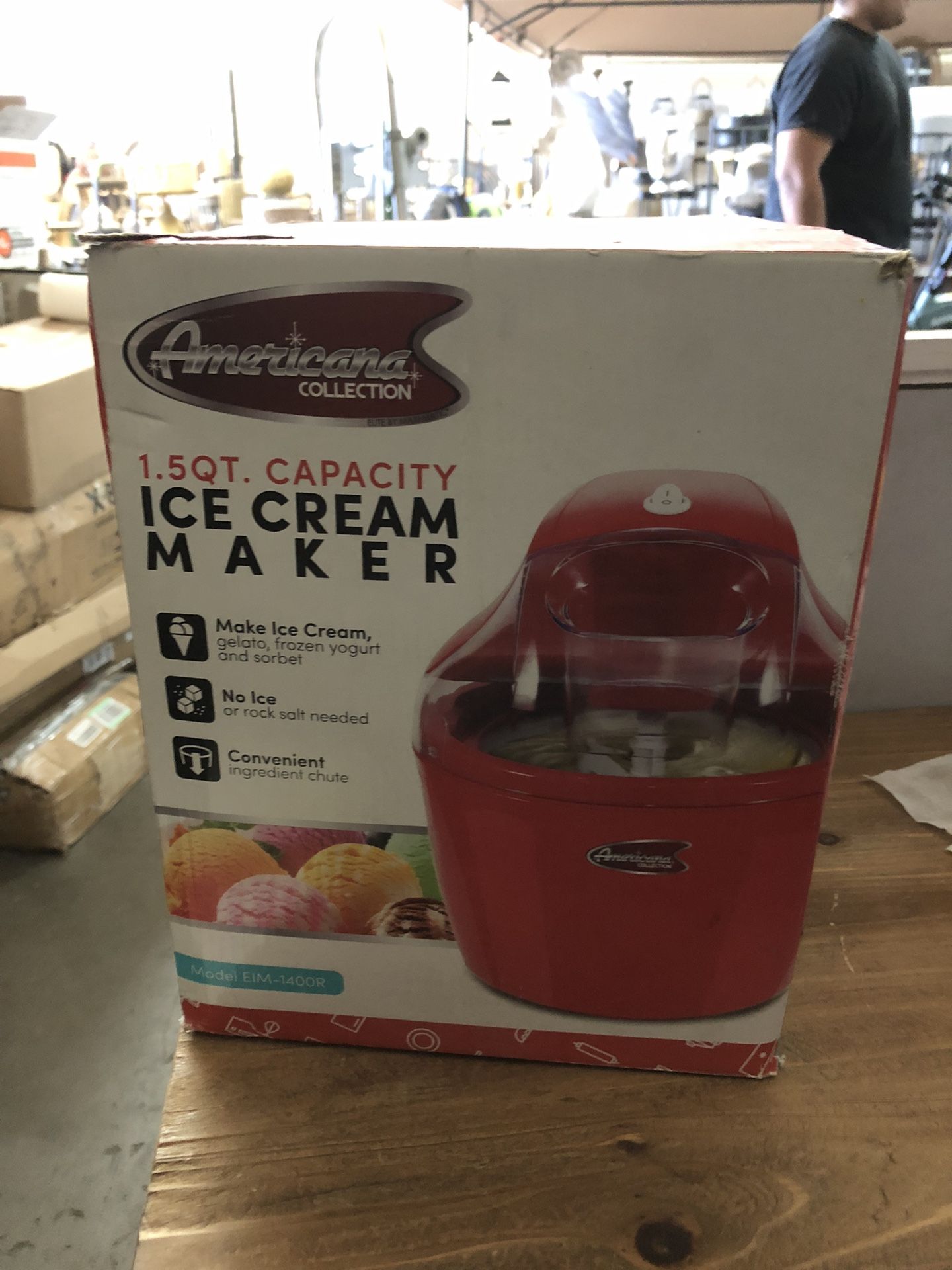Americana Collection 1.5Qt Electric Ice cream Maker for Sale in