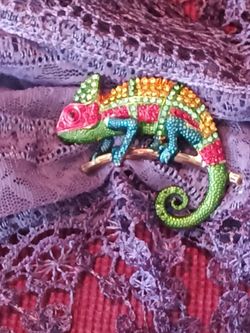 Chameleon brooch