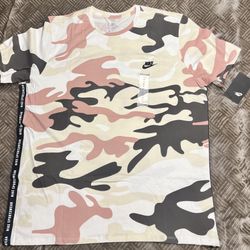 Nike Sportswear SW Desert Sand Fossil Camo T-Shirt AR4036-238 Size XL