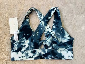 XL- Fabletics Oasis Twist-Front Sports Bra Brand NEW