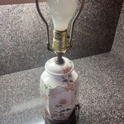 Vintage Chinese Porcelain Lamp 