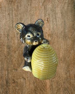 Vintage Japan Black Brown Honey Bear Hugging Bee Hive Salt & Pepper Shakers 4.5" ) I ship)