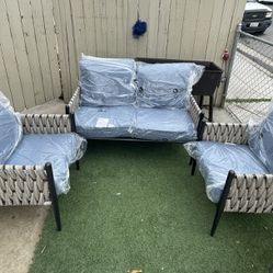Metal Outdoor Patio Conversation Set with CushionGuard Blue Cushions / Outdoor furniture