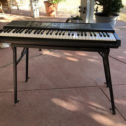 Key Board With Stand Good Condition