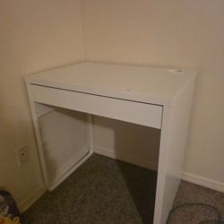 IKEA MICKE Desk – White – Compact Size