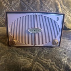 1959 Zenith AM Radio