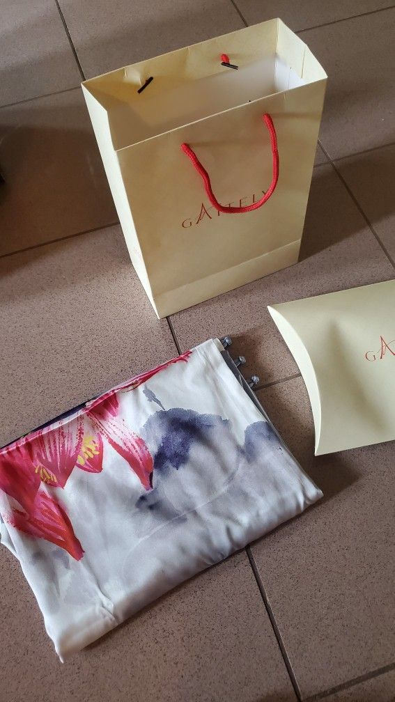 Reversible Brand-new Scarf/Shawl Wrap