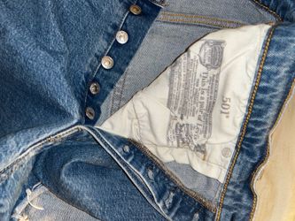 501 women Levi booty shorts