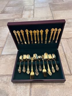 Cambridge Silversmith 64 Piece Gold Finish Silverware Set