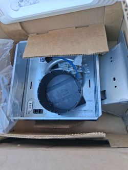 BROAN VENTILATION FAN WITH LIGHT NEW