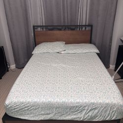 Black Metal And Wood Look Platform Bed 