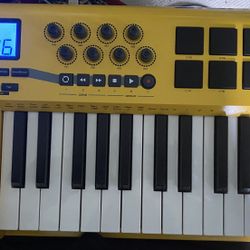 M-Audio Axiom 25 midi keyboard controller