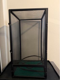 Zoomed chameleon tank 16x16x30