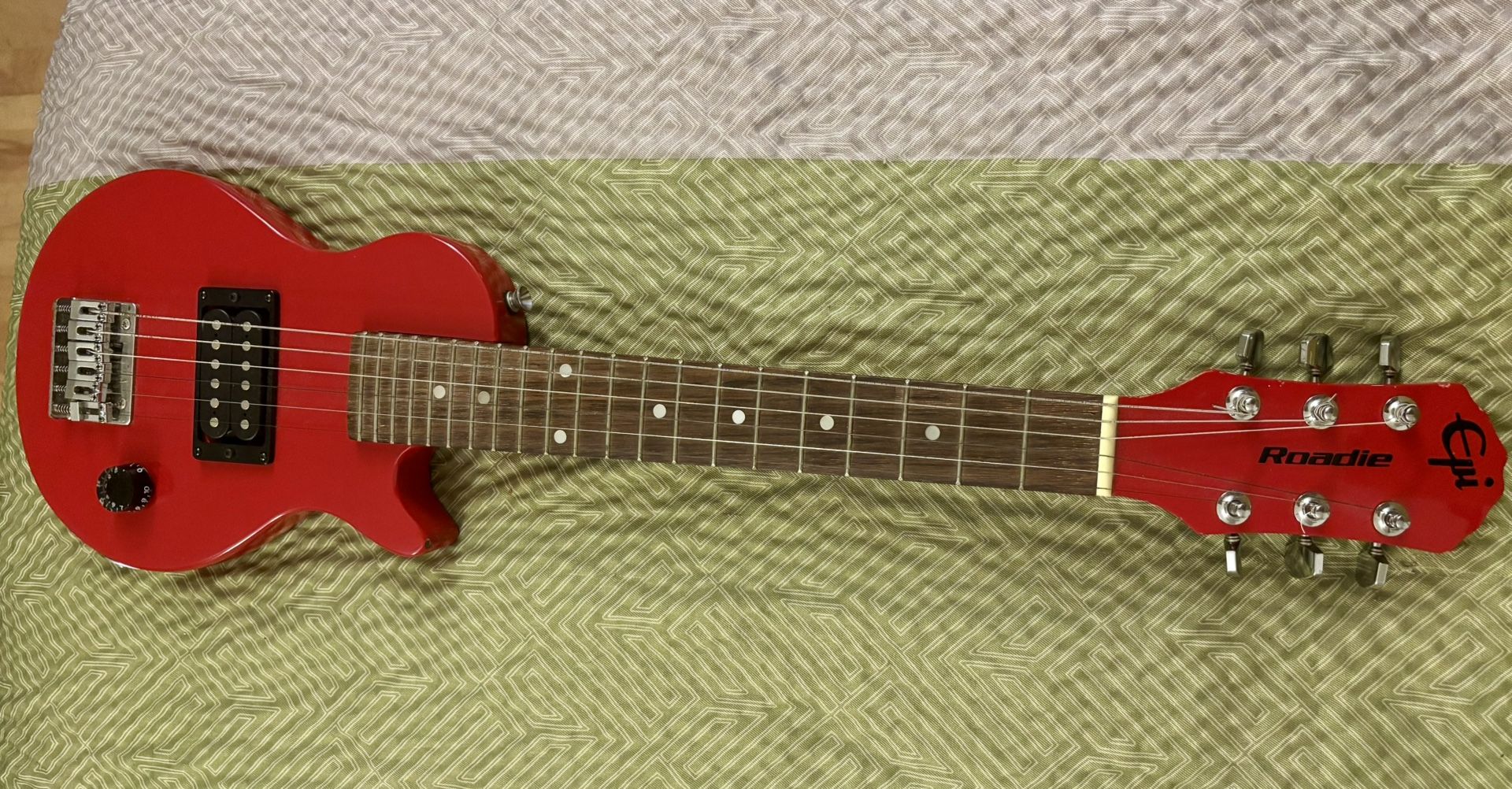 Roadie Mini Electric Guitar & AMP