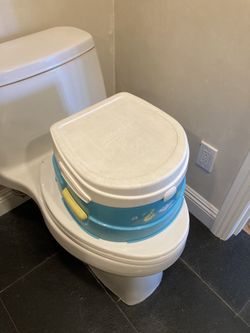 Kids Potty Seat With Cover & easy emptying option, Portable. Item In San Clementine. Asking $8