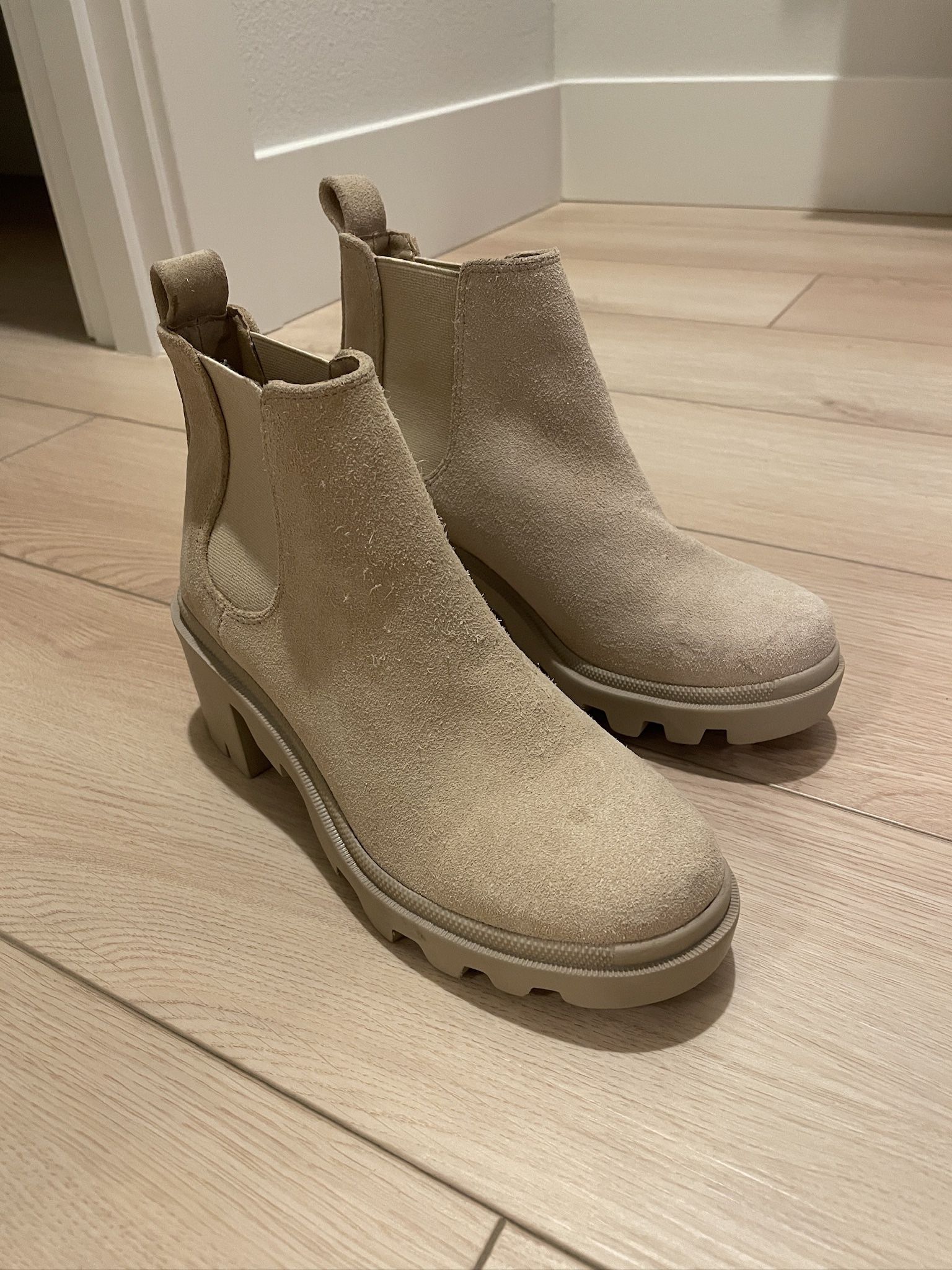 Women’s Steve Madden Boots (Size 6)