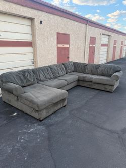 WITH DELIVERY Large Gray Microfiber Sectional couch