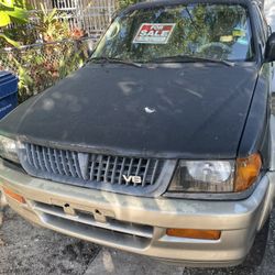 1999 Mitsubishi Montero