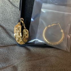 Beautiful Filigree Earrings With CZ Inside 