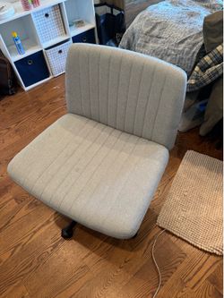 Wide office chair