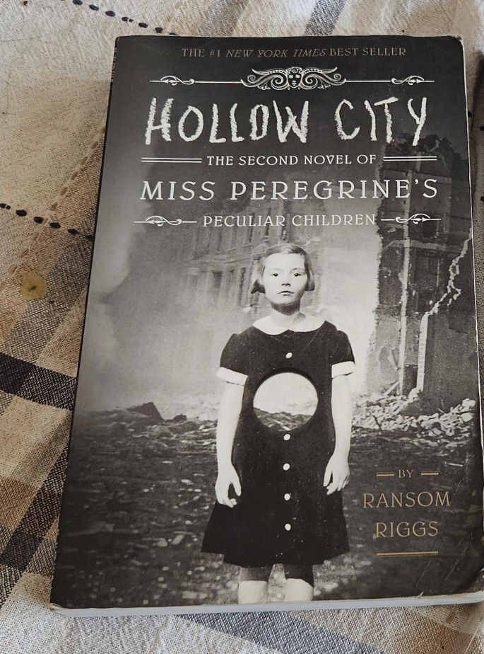 Miss Peregrine's Home of Peculiar Kids- Hollow City and Libray Of Souls