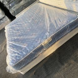 Queen Mattress And Box Springs 