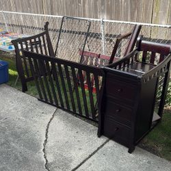 Crib/toddler Bed With Attached Changing Table